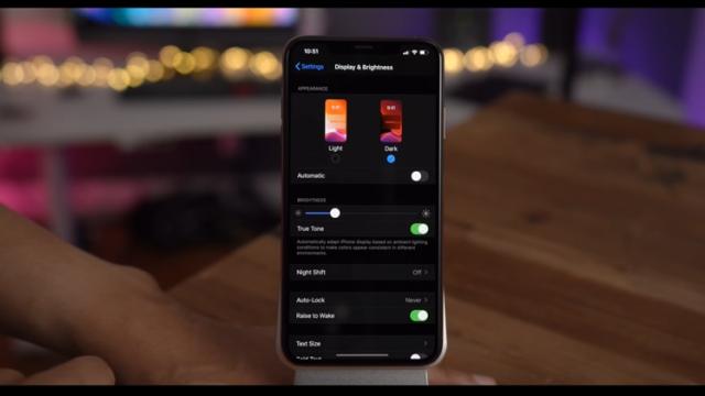 <b>Peste 200 de noi funcţii iOS 13 prezentate într-un video super detaliat</b>În urmă cu fix o săptămână Apple prezenta iOS 13 în cadrul WWDC 2019 şi bifurcarea sa în iPadOS pe tablete. De atunci am început să aflăm tot mai multe noutăţi legate de acest iOS, iar o colecţie de peste 200 de funcţii au fost