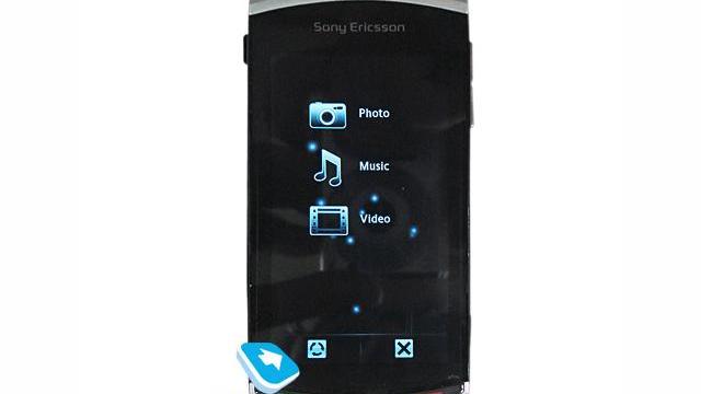 <b>Sony Ericsson Kurara U5 analizat de Mobile Review, inainte de a fi anuntat</b>Rusii de la Mobile Review au reusit inca o data sa puna mana pe o unitate de test a unui handset neanuntat oficial inca, de aceasta data fiind vorba de Sony Ericsson Kurara U5. Terminalul este destul de interesant si are potentialul de a atinge vanzari...