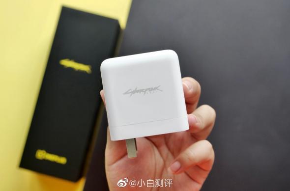 OnePlus 8T Cyberpunk 2077 Edition - Fotografii oficiale: OnePlus-8T-Cyberpunk-2077_005.jpg