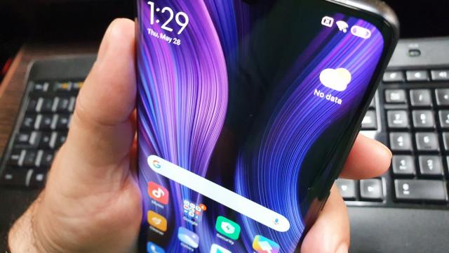 <b>Xiaomi Mi Note 10 Lite: Conectivitate infraroşu, aşa cum ne aşteptam, plus WiFi, 4G rapid</b>Xiaomi Mi Note 10 Lite este un telefon dual SIM cu suport 4G, dar şi cu WiFi dual band, Bluetooth 5.0, GPS, Glonass, Galileo şi BDS. Are şi suport NFC pentru plata cu mobilul dar şi port USB-C jos şi emiţător infraroşu sus. Cu acesta din urmă controlaţi..