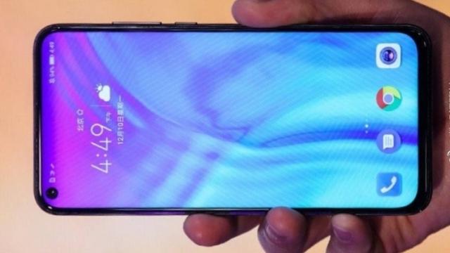<b>Huawei Honor View 20 va sosi cu procesorul Kirin 980 la bord; Apare în AnTuTu</b>Printre lansările de la începutul acestei săptămâni am avut parte și de un preview pentru Huawei Honor View 20, un telefon deosebit care potrivit datelor recent dezvăluite urmează a debuta oficial pe data de 26 decembrie în China. Va avea parte