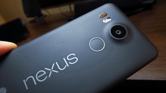 <b>LG Nexus 5X Review</b>După ce am testat Huawei Nexus 6P, a venit şi rândul lui LG Nexus 5X, ce a servit drept "flagship secundar" anul trecut, odată cu lansarea lui Android Marshmallow. Acest model a debutat în octombrie 2015 şi este al treilea telefon Nexus produs de către LG