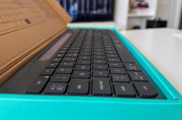 Logitech Signature Slim Solar+ K980 - Unboxing: Logitech (8).jpg