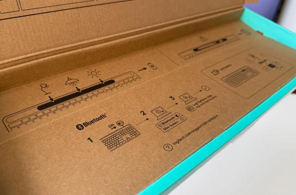 Logitech Signature Slim Solar+ K980 - Unboxing: Logitech (12).jpg