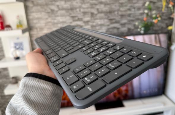 Logitech Signature Slim Solar+ K980 - Design: Logitech (42).jpg