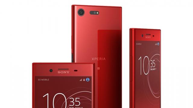<b>Sony Xperia XZ Premium disponibil acum într-o nuanță roșie numită "Rosso"</b>Astăzi japonezii de la Sony au mai anunțat și lansarea unei variante pe roșu a flagship-ului Xperia XZ Premium, model ce păstrează dotările pe care le știam deja, inclusiv camera foto de 19 megapixeli capabilă de captură video super slo-mo