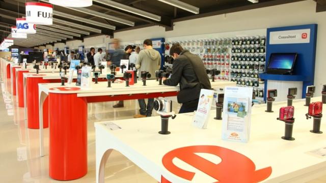 <b>eMAG îți va restitui instant banii la cumpărături cu cardul salvat în contul de client; Iată detalii despre serviciul "Instant Money Back"</b>Una dintre marile probleme pe care le întâmpină cumpărătorii care aleg achiziția online cu cardul este durata mare de așteptare până la returnarea banilor în cazul în care comanda întârzie sau se decide returnarea produsului