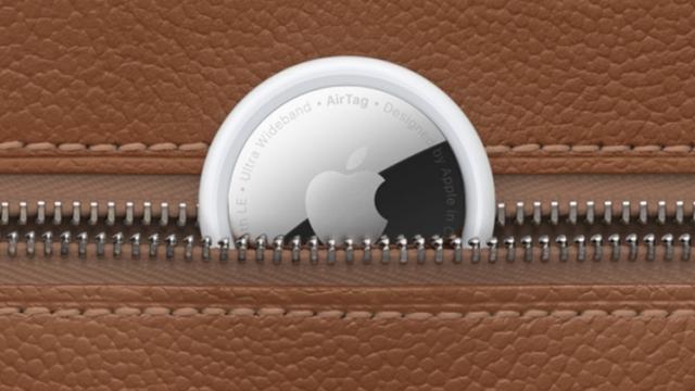 <b>Iată cum funcționează AirTag în cazul în care obiectul de care este atașat este pierdut sau furat</b>Apple a organizat un eveniment special de primăvară în acest an în cadrul căruia a anunțat noi tablete iPad Pro cu procesoare M1, iMac-uri colorate, dar și AirTag. Micul dispozitiv de urmărire vine în ajutorul utilizatorilor pentru a-și găsi obiectele