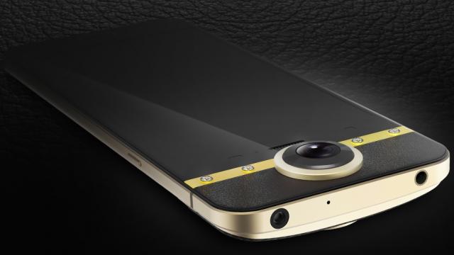 <b>Smartphone-ul Darling VR este un telefon cu o cameră specială VR, designul e dictat de acel modul (Video)</b>Aflăm astăzi despre existența smartphone-ului Darling VR pe piața din China, smartphone care după cum și denumirea sa ne indică vine cu funcții speciale de realitate virtuală. Acest terminal include la pachet un modul VR în toată regula ce ne permite