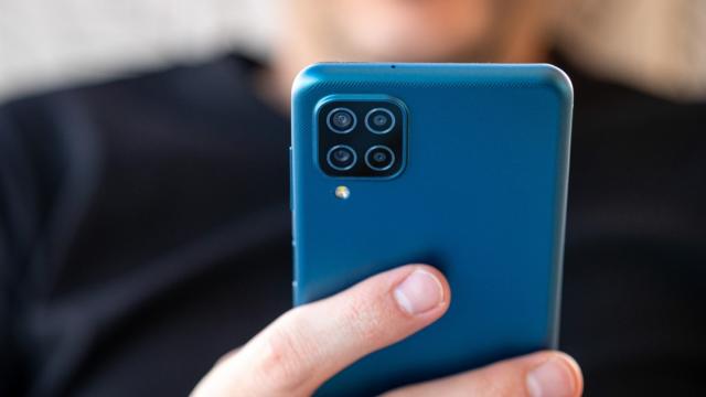 <b>Turul Magazinelor #877: Telefon şi tabletă Samsung sub 800 lei, maşină de pâine şi PC Office</b>Vineri e aici, ultima zi lucrătoare a săptămânii şi ne pregătim de weekend dând scroll infinit în drum spre casă. În feed-ul nostru apar oferte, iar noi le-am selectat pe cele mai bune în Turul Magazinelor. Ediţia de azi, #877 include o maşină de pâine