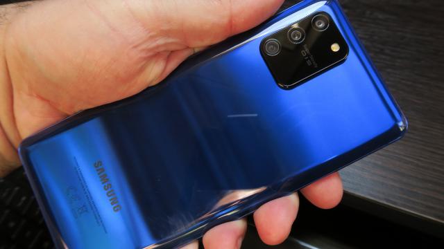 <b>Samsung Galaxy S10 Lite: Camera care culege funcţii de la S10, S20, Note 10 şi le combină eficient</b>Samsung Galaxy S10 Lite ne-a impresionat deja cu procesorul sau, depăşind tripleta Galaxy S10 la performanţă şi hai să vedem cum stă la cameră. Întâi vedem o cameră de 32 de megapixeli, cu deschidere F/2.2 şi filmare Full HD la 30 FPS. În spate avem o..