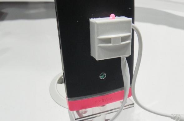MWC 2012: Sony Xperia U preview - varianta mai mică a lui Xperia S (Video): dscn0751.jpg