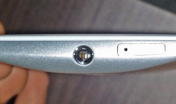 Un prototip de Motorola Moto X+1 fotografiat de aproape, În varianta aproape finalizată: nexusae0_wm_4.jpg