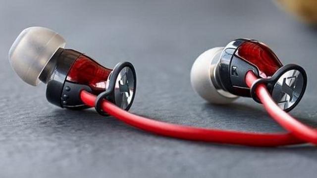 <b>Turul Magazinelor #60: gadgeturi pentru audiofili, de la microsistem Blaupunkt la căşti Sennheiser speciale pentru Android; Bonus accesoriu dual SIM pentru iPhone</b>Iată că astăzi ajungem la ediția cu numărul 60 din seria de articole informative Turul Magazinelor și continuăm la fel cum v-am obișnuit cu o serie de reduceri foarte atractive ale zilei. În centrul atenției avem de această dată produse destinate