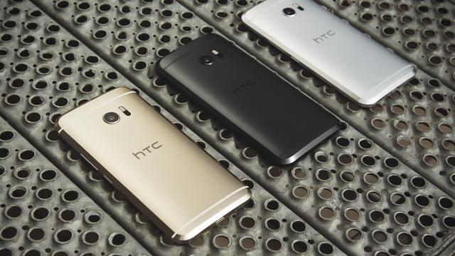 <b>HTC 10 şi HTC Vive primesc distincţii în cadrul Premiilor EISA: smartphone-ul avansat al momentului pe plan european și cel mai bun headset VR</b>Nu doar Huawei P9 a fost premiat de către EISA, ci și alte telefoane ale anului 2016, cum este cazul modelului HTC 10. Acesta a primit titlul de cel mai bine dotat smartphone, distincția fiind numită oficial "Smartphone-ul Avansat European pe 2016-2017".