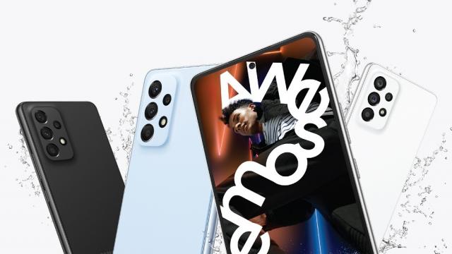 <b>Samsung Galaxy A53 5G este aici, cu upgrade la baterie, procesor Exynos 1280 și fără încărcător și jack, dar cu 4 ani de actualizări Android</b>În urmă cu doar câteva momente sud-coreenii de la Samsung au dezvăluit în cadrul unui eveniment de presă noile smartphone-uri din seria Galaxy A 2022 și includem aici Galaxy A33 5G, Galaxy A53 5G și Galaxy A73 5G. În articolul de față