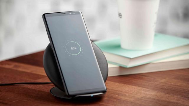 <b>De ce Samsung Galaxy Note 8 aduce o baterie mai mică decât predecesorul său? Șeful Samsung răspunde!</b>Un lucru ce nu ne-a încântat la debutul lui Samsung Galaxy Note 8 a fost și menționarea faptului că telefonul aduce o baterie de doar 3300 mAh, asta în vreme ce predecesorul său oferea o unitate mai generoasă de 3500 mAh. Totuși, autonomia ar fi