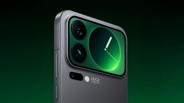 <b>Xiaomi 17 Pro Max dezvăluit „accidental” pe contul oficial Weibo al companiei; Are într-adevăr ecran secundar!</b>Țin minte și acum debutul lui Xiaomi Mi 11 Ultra, smartphone foarte apreciat la vremea sa, atât pentru fotografii de top, cât și pentru designul ingenios ce ne-a adus un display secundar în partea din spate. Ei bine, se vehiculează că Xiaomi 17 Pro Max