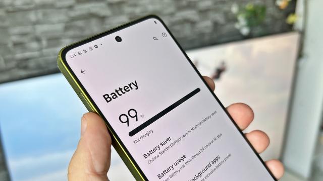 <b>Motorola moto g86 Power: Baterie pentru Netflix, cu o capacitate impresionantă pentru talie</b>Motorola moto g86 Power propune una dintre cele mai mari baterii de pe piaţă, una de 6720 mAh. E clar peste cei 5200 mAh de la Moto g86 şi cei 5000 mAh de la Moto g85. Se încarcă totuşi tot la 30W, ca şi la G86