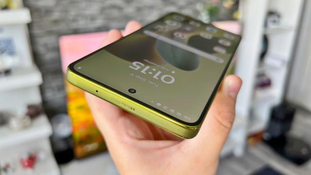 <b>Motorola moto g86 Power: Conectivitate pregătită de streaming, poate şi gaming</b>Pentru un smartphone de sub 1500 de lei, Motorola moto g86 Power stă OK la conectivitate. Menţionăm din start WiFi 6 dual-band plus 5G. Avem suport nano-SIM, eSIM și ca poziționare globală apare GPS, GLONASS, GALILEO, BDS