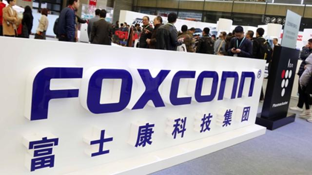 <b>Vânzările slabe ale iPhone-urilor din 2018 nu aduc vești bune pentru angajații Foxconn; 50.000 dintre aceștia sunt concediați</b>Auzim încă de la începutul anului faptul că iPhone-urile lansate de Apple în toamna lui 2018 nu s-au vândut deloc pe măsura așteptărilor și că firma condusă de Tim Cook a înregistrat câteva miliarde de dolari în venituri nerealizate