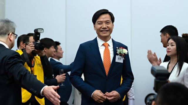 <b>Lei Jun, președintele Xiaomi promite că toate cele 5 sub-branduri ale sale vor veni cu produse revoluționare în acest an</b>Pentru anul 2019 cei de la Xiaomi au planuri mari cu brandurile și sub-brandurile sale, o informație reconfirmată astăzi la nivel oficial chiar de către Lei Jun, președinte al companiei chineze. În cadrul unui interviu acesta a declarat