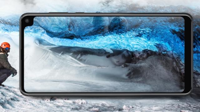 <b>Allview lansează uriașul smartphone V4 Viper Pro cu ecran de 6.8 inch și "șuviță" pentru camera selfie</b>Pe nepusă masă sosește în această săptămână lansarea unui nou smartphone Allview, un gigant cu diagonală de 6.8 inch și alte elemente inedite numit V4 Viper Pro. Din păcate particula "Pro" din componența numelui