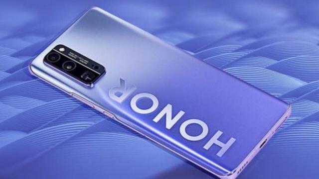 <b>Serviciile Google revin pe telefoanele Honor (confirmarea vine din Germania)</b>După ce am aflat că Honor va inaugura procesorul Snapdragon 778G pe seria Honor 50 şi că parteneriatul dintre Qualcomm şi Honor e bătut în cuie, acum descoperim şi că serviciile Google revin pe telefoanele Honor. Vă reamintesc că Huawei vindea ramura..