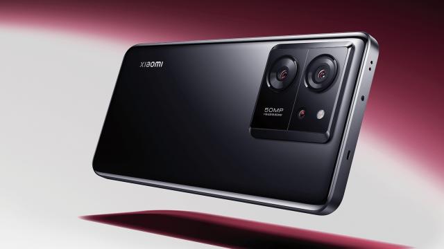 <b>Seria de telefoane Xiaomi 13T se vinde fără optica LEICA în unele regiuni; Care este motivul?</b>Cei de la Xiaomi au prezentat în septembrie flagship-urile de toamnă Xiaomi 13T și Xiaomi 13T Pro, iar pe cel din urmă l-am scos deja din cutie, unboxing-ul său fiind disponibil aici. Ambele modele au venit în Europa și totodată în România