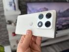 Motorola RAZR Fold: Design elegant marcat de nuanțe Pantone, ediție FIFA World Cup