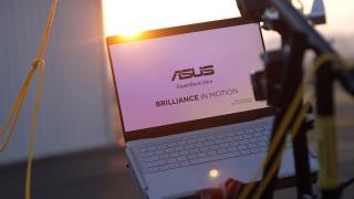 ASUS ExpertBook Ultra dincolo de Everest: laptopul a rezistat la -42°C și presiune extremă, la aproape 9000 de metri altitudine (test extrem)