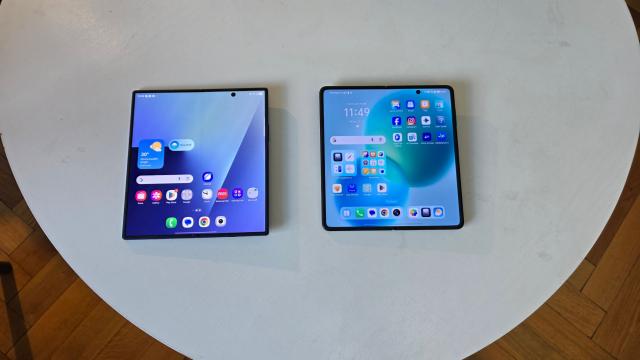 <b>Samsung are speranțe mari cu Fold-ul "lat" care va concura cu iPhone Fold pe piață, vrea să vândă cel puțin 1 milion de unități pentru început</b>Samsung pare că nu vrea să încetinească ritmul când vine vorba de telefoanele pliabile, astfel că după lansarea lui Galaxy Z TriFold în Coreea de Sud, compania lucrează deja la un alt pliabil, cu un format ceva mai puțin obișnuit