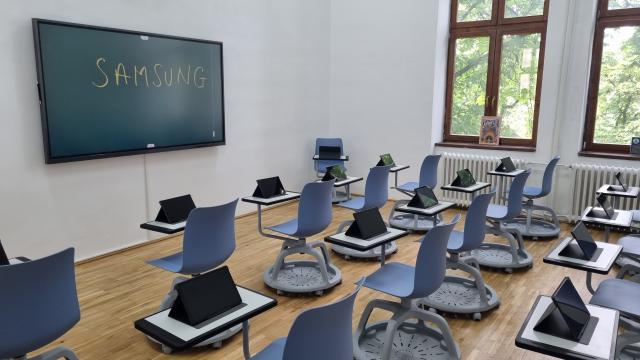 <b>Samsung va deschide 4 centre educaționale în România, ca parte din inițiativa Ecosystem for Education Development</b>Un comunicat de presă proaspăt sosit în inbox-ul nostru ne aduce astăzi detalii despre cea mai nouă inițiativă și anume Samsung Ecosystem for Education Development. Acesta este un program prin care clasele din România vor fi echipate