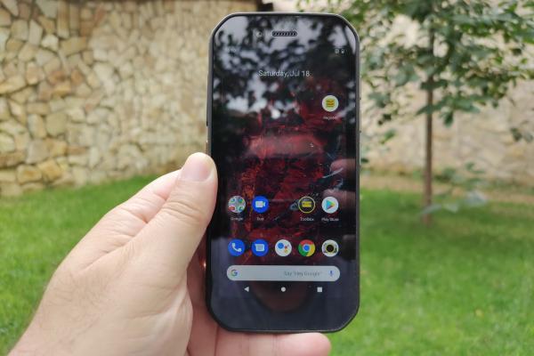 Unboxing CAT S42 (conținutul cutiei)