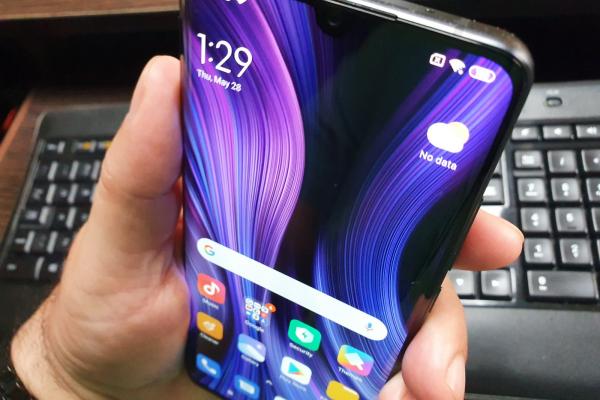 Xiaomi Mi Note 10 Lite: Display savuros cu HDR10, luminozitate ridicată