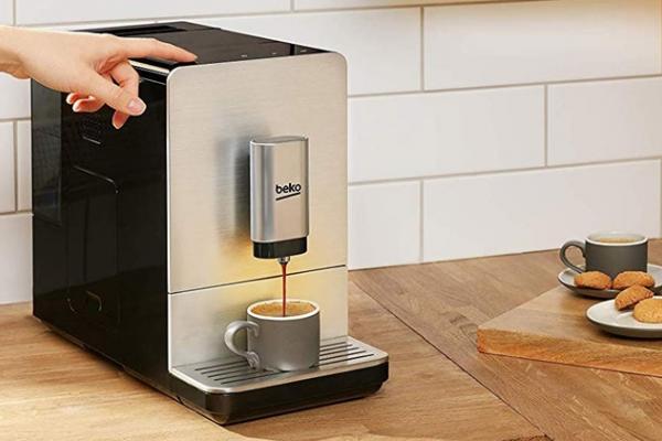 Revin Reducerile REALE pe Altex; Azi avem un espressor automat de cafea la sub 900 lei