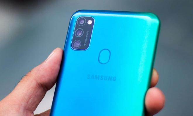 Samsung Galaxy M21 ajunge în România: battery phone de 6000 mAh cu ecran Super AMOLED mare, cameră de 48 MP