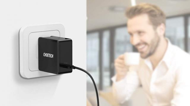 <b>Prezentare USB C Charger 60W, CHOETECH Power Adapter + cablu 100W Choetech: încărcătorul rapid definitiv pentru laptop, tabletă, telefon</b>În general când auzim de încărcătoare de 60W ne gândim la telefoane next gen sau la laptop-uri. Iată că există şi accesorii de gen la nivel third party, iar un produs de acest tip avem de la Choetech. Am avut ocazia să folosim un încărcător 