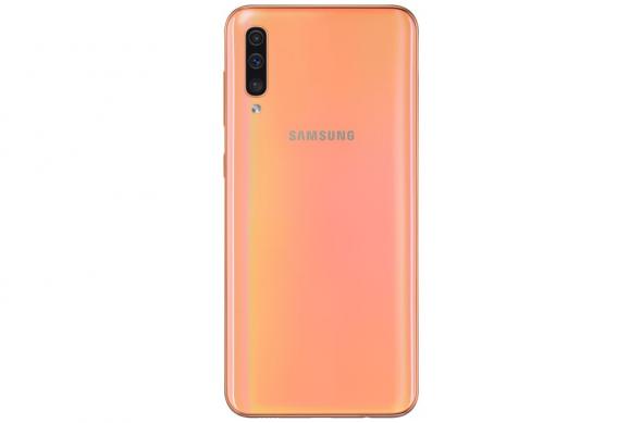 Samsung Galaxy A50, fotografii oficiale: SM-A505_002_Back_Coral.jpg