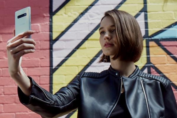 Samsung Galaxy S10 este oficial: telefon cu ecran de 6.1 inch Dynamic AMOLED, camera triplă, WiFi 6