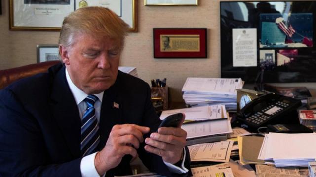 <b>Donald Trump vrea tehnologia 6G implementată cât mai rapid, deşi încă e de lucru la 5G</b>Din ciclul "gafe obişnuite ale lui Donald Trump", azi aflăm că liderul Statelor Unite vrea implementarea cât mai rapidă a conexiunilor 6G, deşi nici măcar 5G-ul nu e gata încă. Ce e drept LG deschisese laboratoare de cercetare 6G 