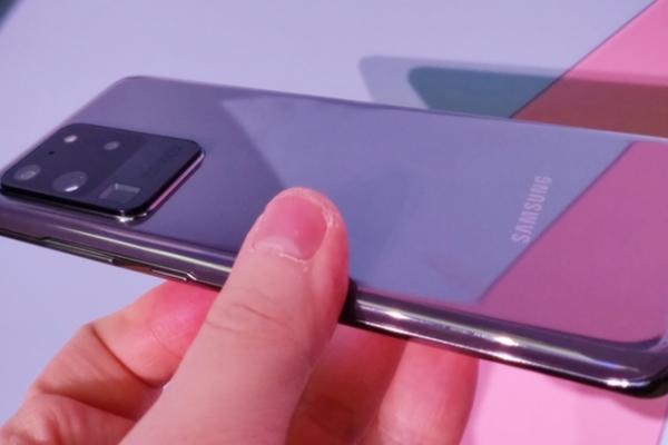 Samsung Galaxy S20 Ultra Hands-On Review: cameraphone-ul s-a întors, cu 16 GB RAM și 5G