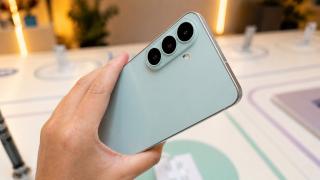 Am pus mâna pe Samsung Galaxy S26 FE la Berlin; Primul Galaxy cu Android 17 din fabrică
