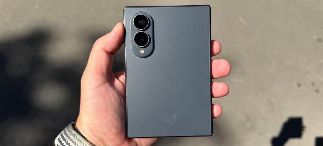 Galaxy Z Fold8 se vinde peste așteptările Samsung; Noul pliabil în format wide pune presiune pe fabricile companiei