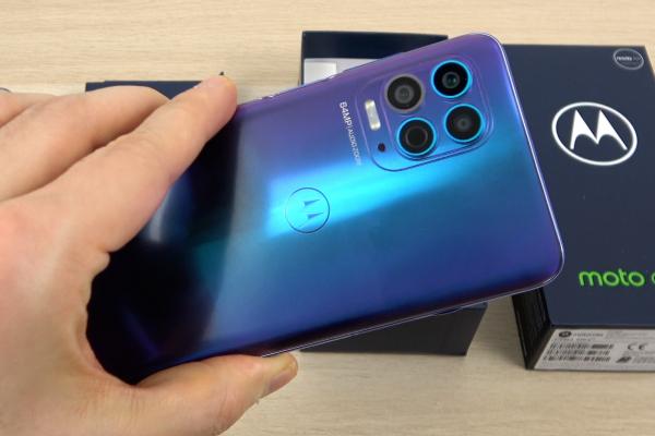 Motorola Moto G100 Unboxing: revoluţia camerei ultrawide/Macro, a USB-ului şi un nou CPU puternic (Video)