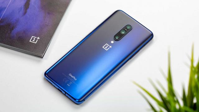 <b>OnePlus 7, 7 Pro, 7T și 7T Pro primesc acum actualizarea la OxygenOS 11, bazat pe Android 11; Ce este nou?</b>Este o zi importantă astăzi pentru OnePlus. Peste doar câteva ore seria OnePlus 9 va debuta oficial. Totuși, utilizatorii modelelor precedente precum OnePlus 7, 7 Pro, 7T și 7T Pro au parte de o surpriză plăcută. Aceștia au început să primească oficial