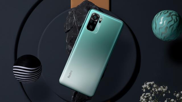 <b>Turul Magazinelor #874: Staţie încărcare wireless, boxa portabilă Philips sub 80 lei, Redmi Note 10 la preţ bun</b>Turul Magazinelor ajunge la episodul #874 şi de această dată avem din nou telefoane, după câteva zile de axare pe gadgeturi. Dacă e marţi, final de lună, ai tras linie, ai adunat facturile pe luna asta şi vezi cu ce economii rămâi. Ai o idee clară asupra