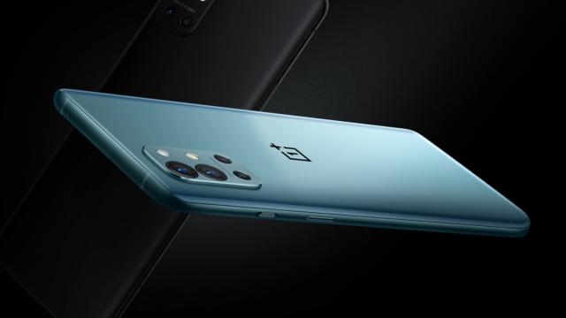 <b>OnePlus 9R devine oficial: un soi de OnePlus 8T cu procesor Snapdragon 870, atractiv pentru gameri</b>Unul dintre telefoanele neglijate în ultimele 24 de ore este OnePlus 9R, care a debutat în India, în trena lui OnePlus 9 şi OnePlus 9 Pro. Teoretic este un soi de OP 9 Lite, dar practic e promovat ca un telefon de gaming