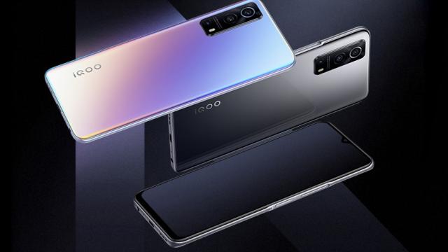 <b>Vivo iQOO Z3 este oficial: telefon cu procesor Snapdragon 768G, încărcare la 55W, ecran de 120 Hz</b>Vivo a prezentat astăzi un nou telefon din seria iQOO, în general asociată cu produse de gaming sau telefoane foarte puternice. Vivo iQOO Z3 a debutat deocamdată în China şi este un telefon 5G accesibil