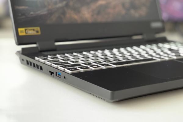 Acer Nitro 5 - Fotografii